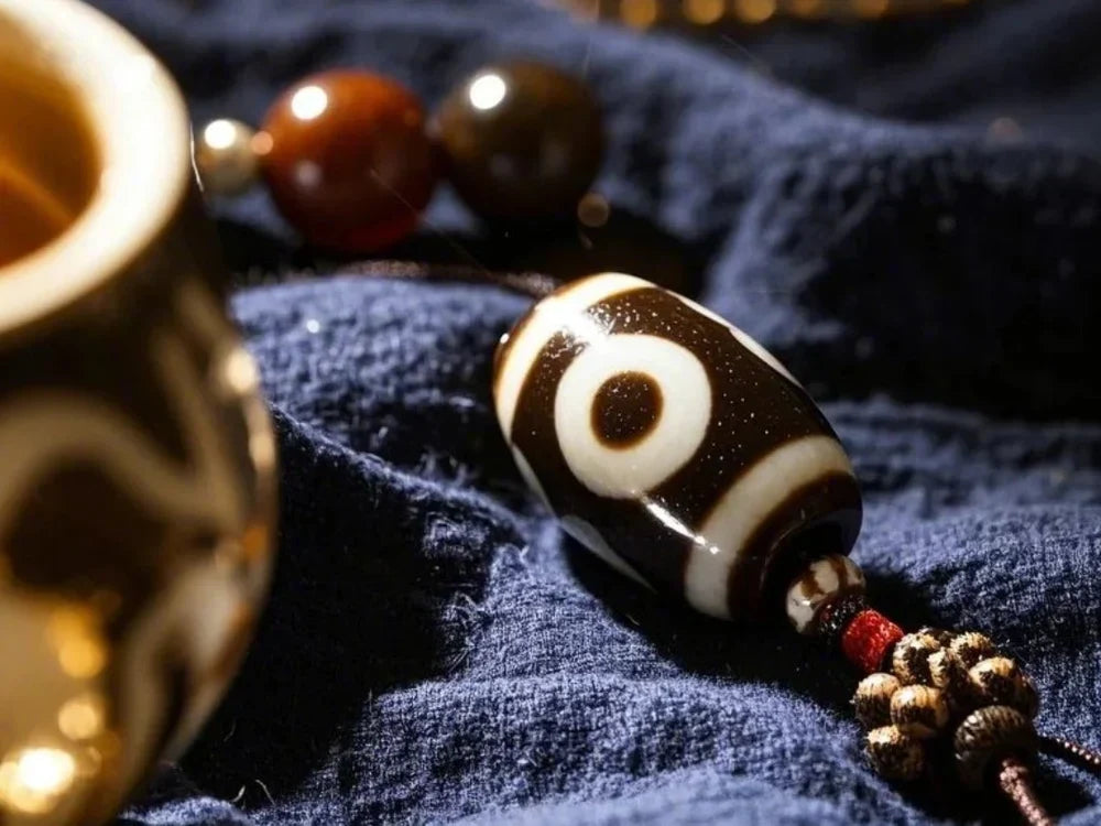 Dzi Beads: The ‘Heaven’s Eyes’ That Geologists Can’t Explain