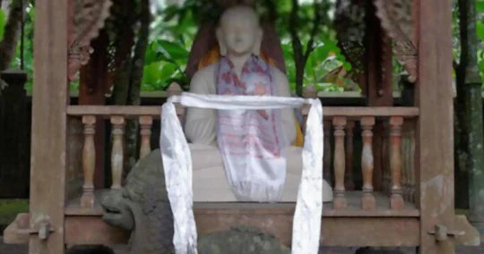 The In-Depth Guide To Tibetan Khata Scarves: Offerings and Greetings