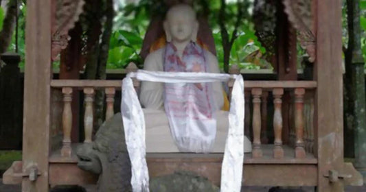 The In-Depth Guide To Tibetan Khata Scarves: Offerings and Greetings