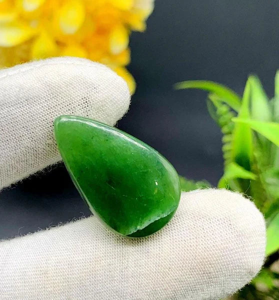 Explore the Difference Between Agate Jade and Natural Jade