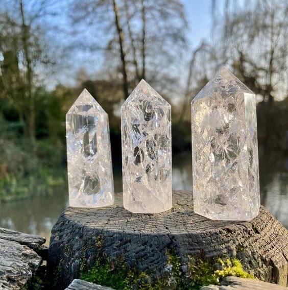 Clear Quartz Meaning, Healing Properties, and Spiritual Benefits Explained