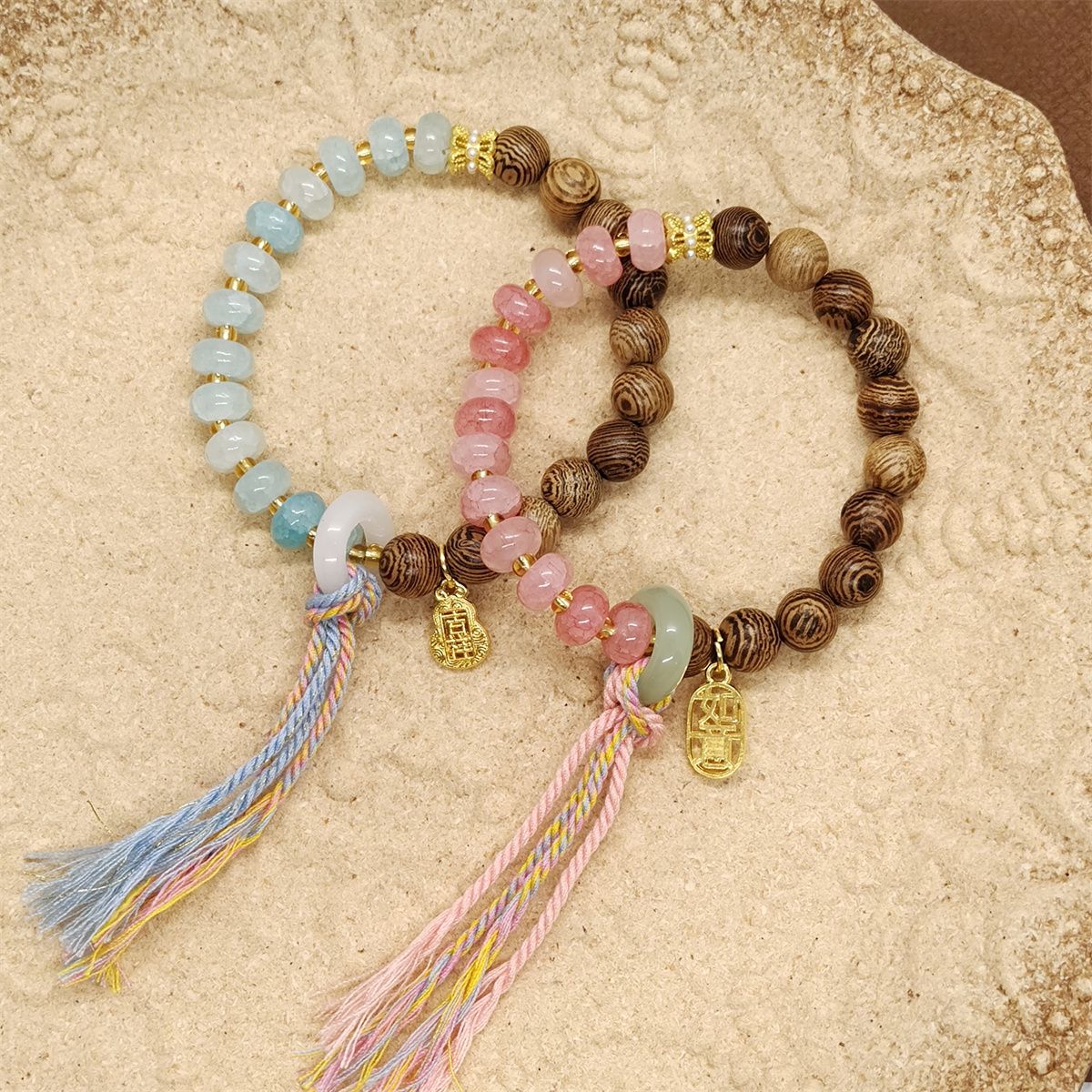 タッセルサンダルウッド宝石ブレスレット - 注目度アップ