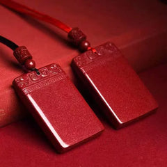 古代の辰砂の平和とトラブルのペンダント