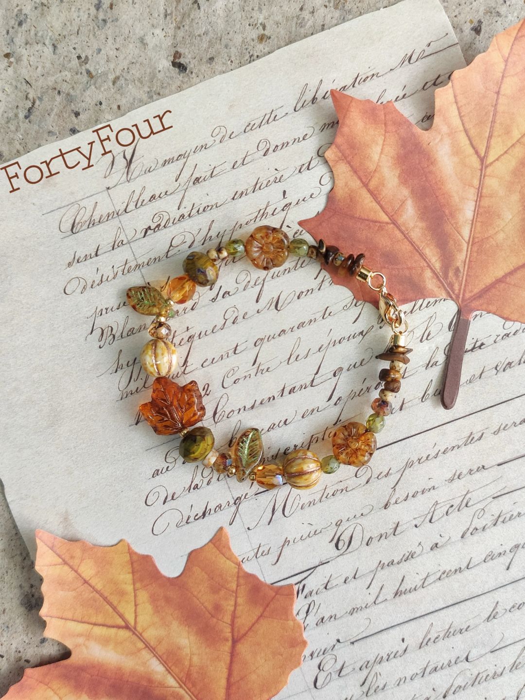 秋のささやき 落ち葉ブレスレット