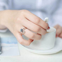 シルバートリプルラップロータスリング - 美しさ、知恵、純粋さ